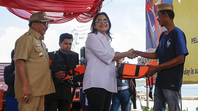 Penyerahan Bantuan CSR Life Jacket Oleh PT. PELNI